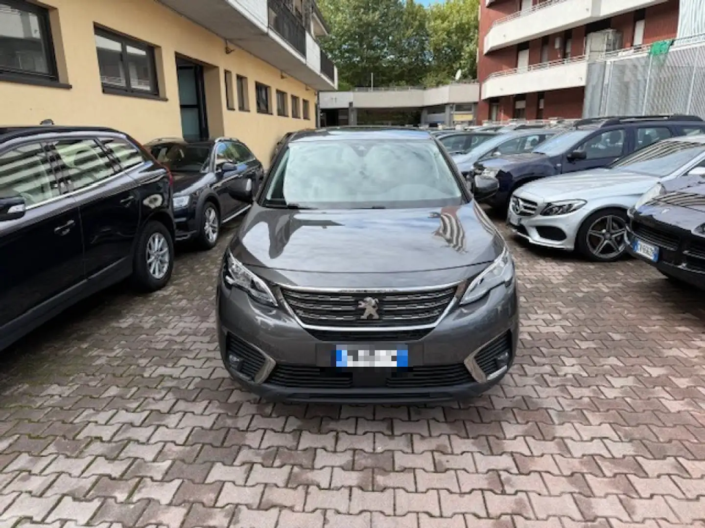 Peugeot 5008 BlueHDi 130 S&S EAT8 Allure Grau - 2