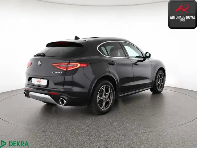 Alfa Romeo Stelvio view 5