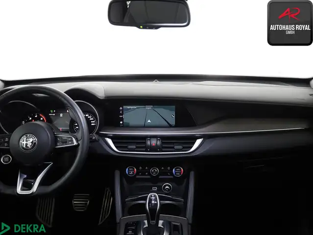 Alfa Romeo Stelvio view 9