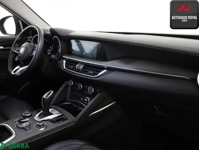 Alfa Romeo Stelvio view 10