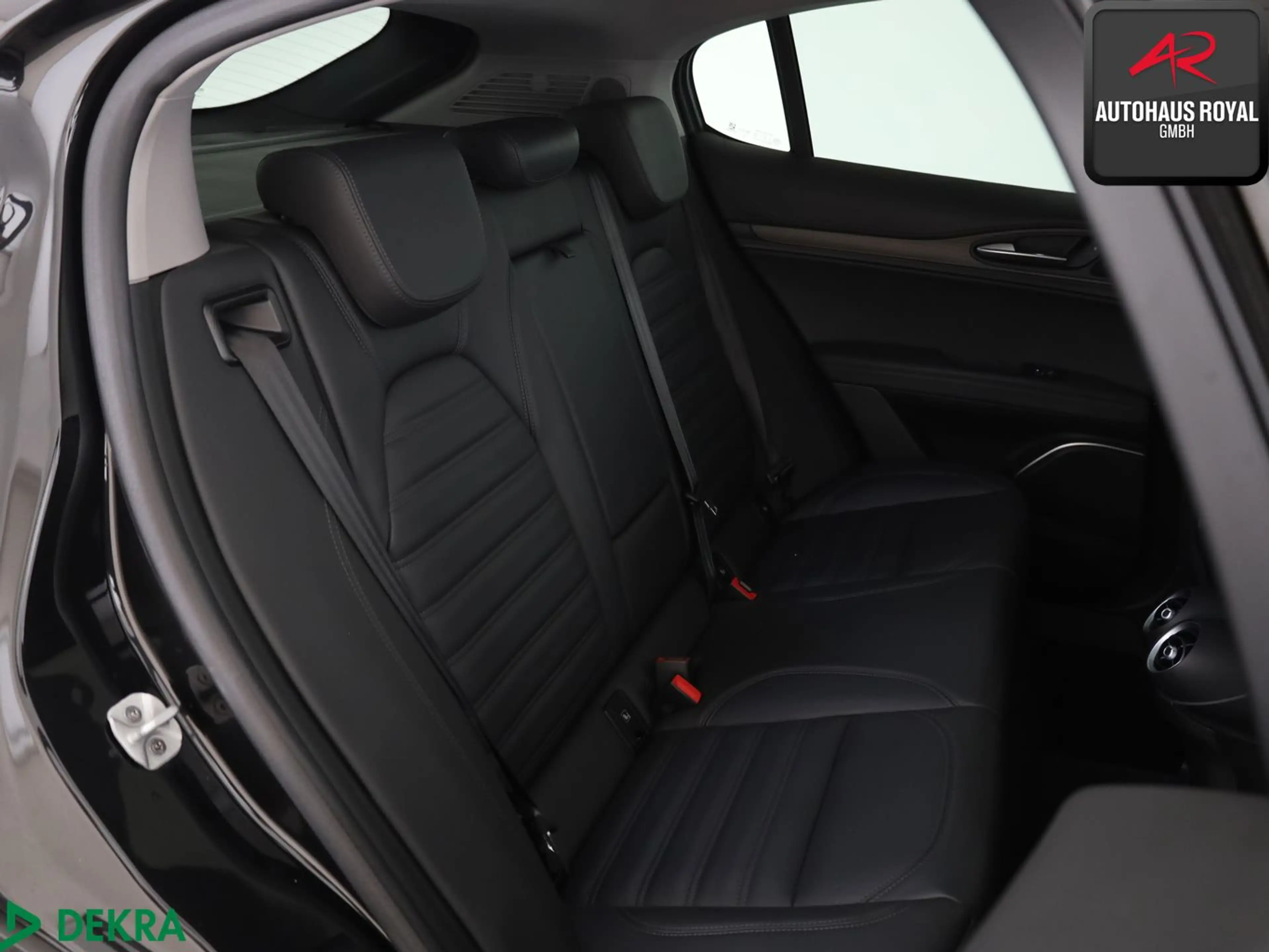 Alfa Romeo Stelvio Q4 2.2 JTDM VELOCE PANORAMA KEYLESS,ACC — photo 13