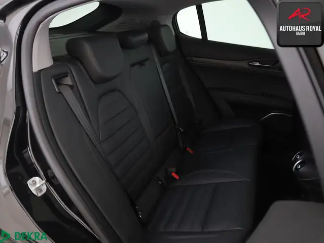 Alfa Romeo Stelvio view 13