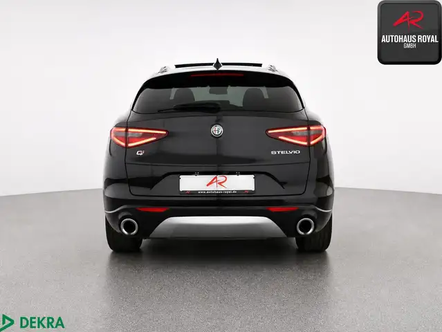 Alfa Romeo Stelvio view 4