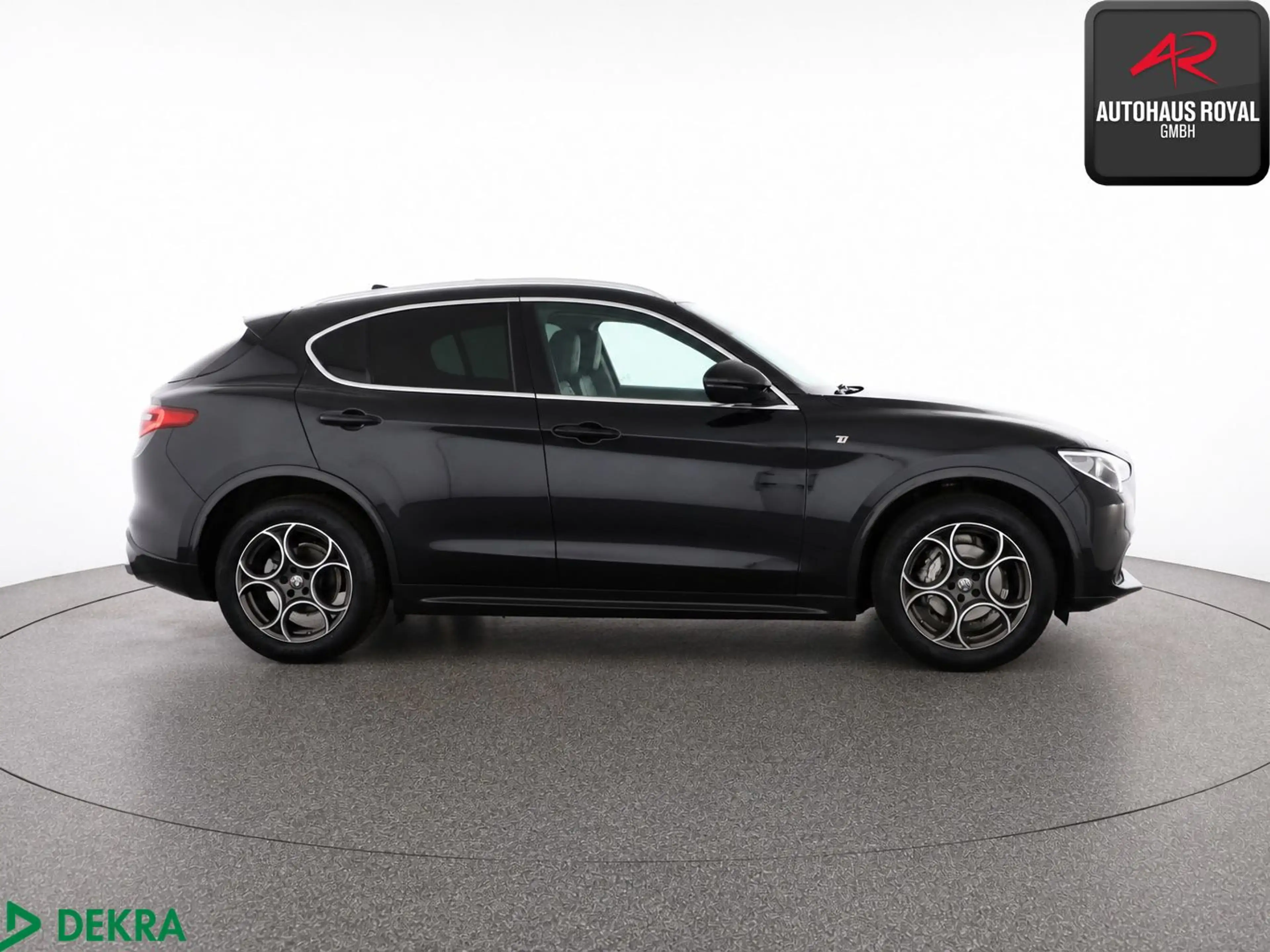 Alfa Romeo Stelvio Q4 2.2 JTDM VELOCE PANORAMA KEYLESS,ACC — photo 6