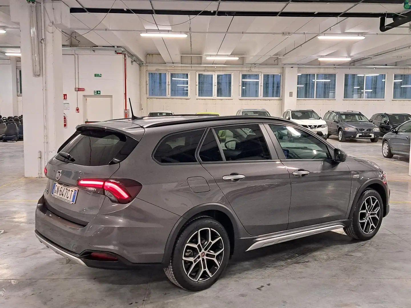 Fiat Tipo 1600 16V Multijet 130CV Cross SW Gris - 2
