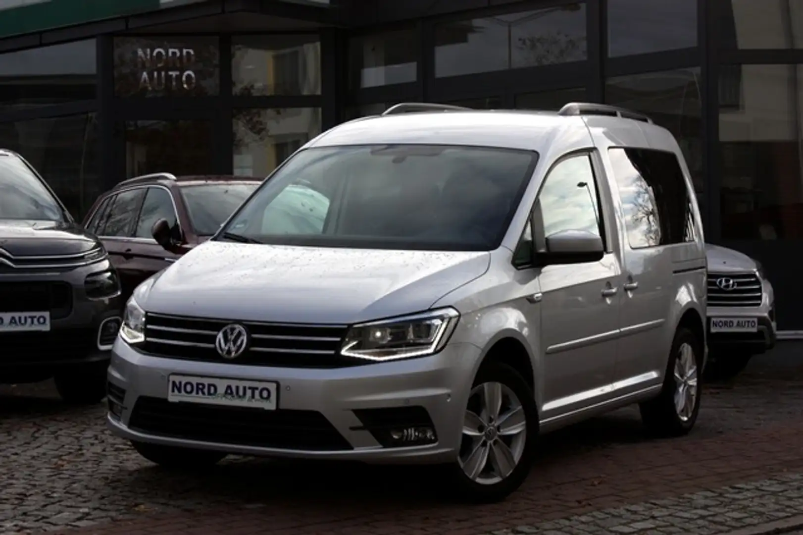 Volkswagen Caddy Comfort 2.0Tdi Autom. Navi/Pdc/Sitzhzg/Ahk Plateado - 1