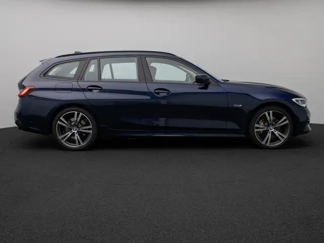 BMW 3 Series view 5