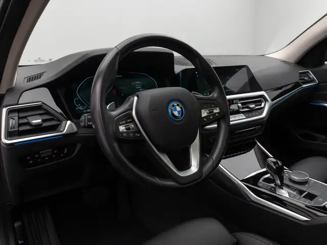 BMW 3 Series view 21