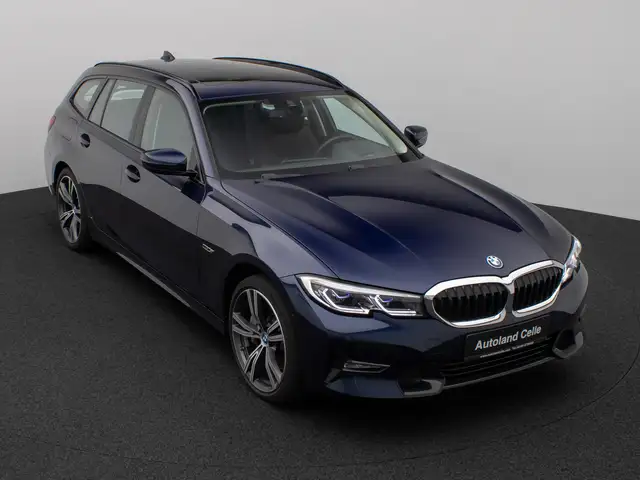 BMW 3 Series view 3