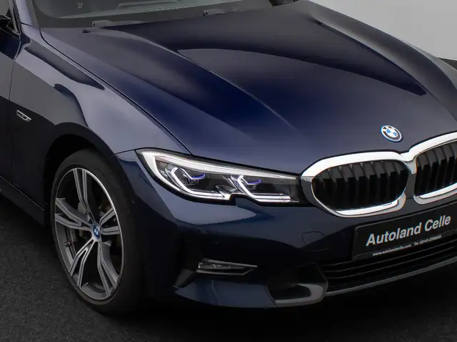 BMW 3 Series view 19