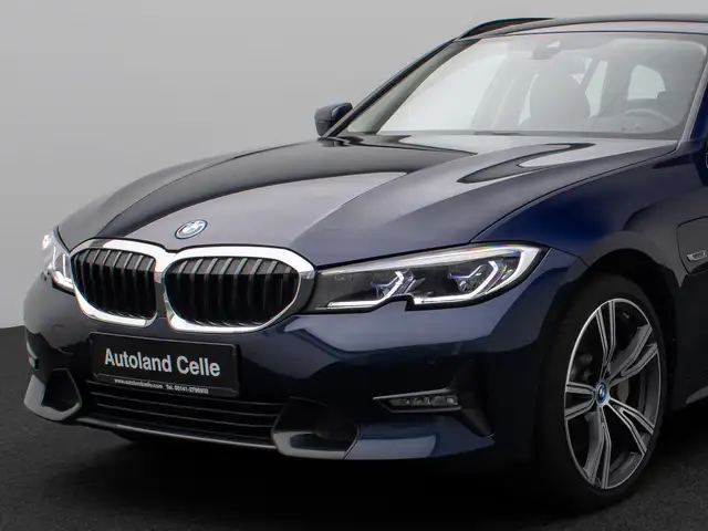 BMW 3 Series view 18