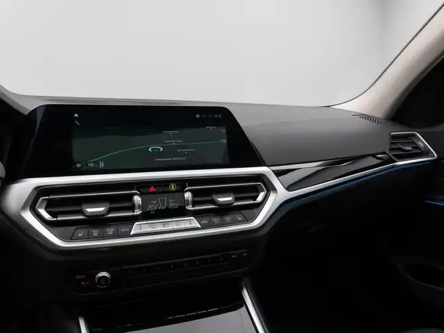BMW 3 Series view 22