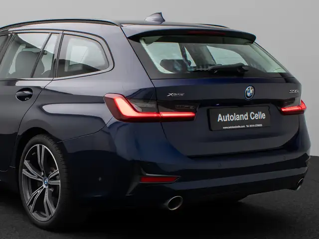 BMW 3 Series view 17