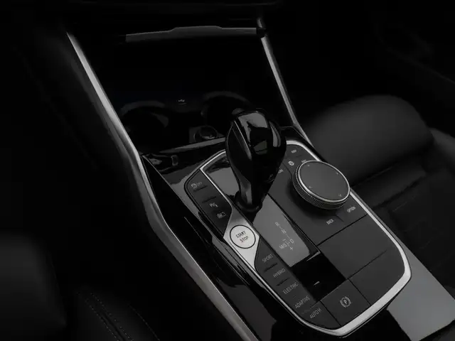 BMW 3 Series view 23
