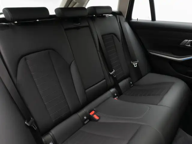 BMW 3 Series view 30