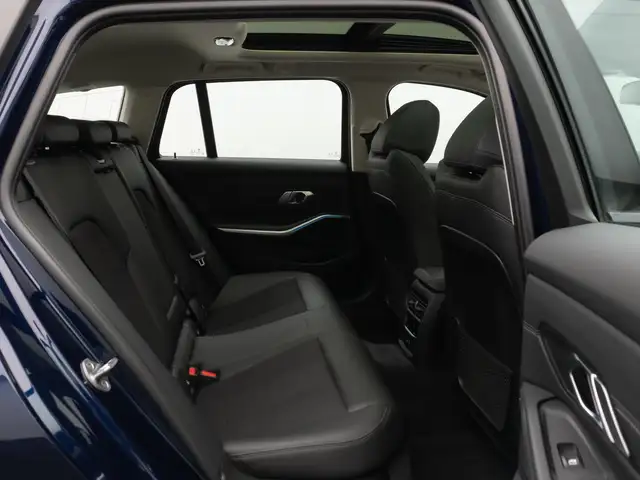 BMW 3 Series view 27