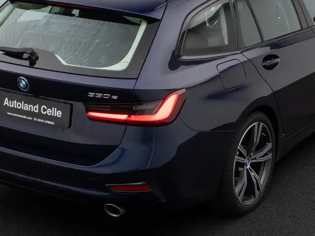 BMW 3 Series view 16