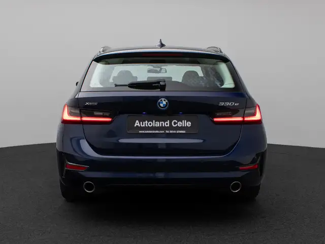 BMW 3 Series view 8
