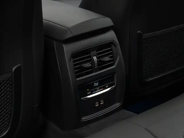 BMW 3 Series view 29