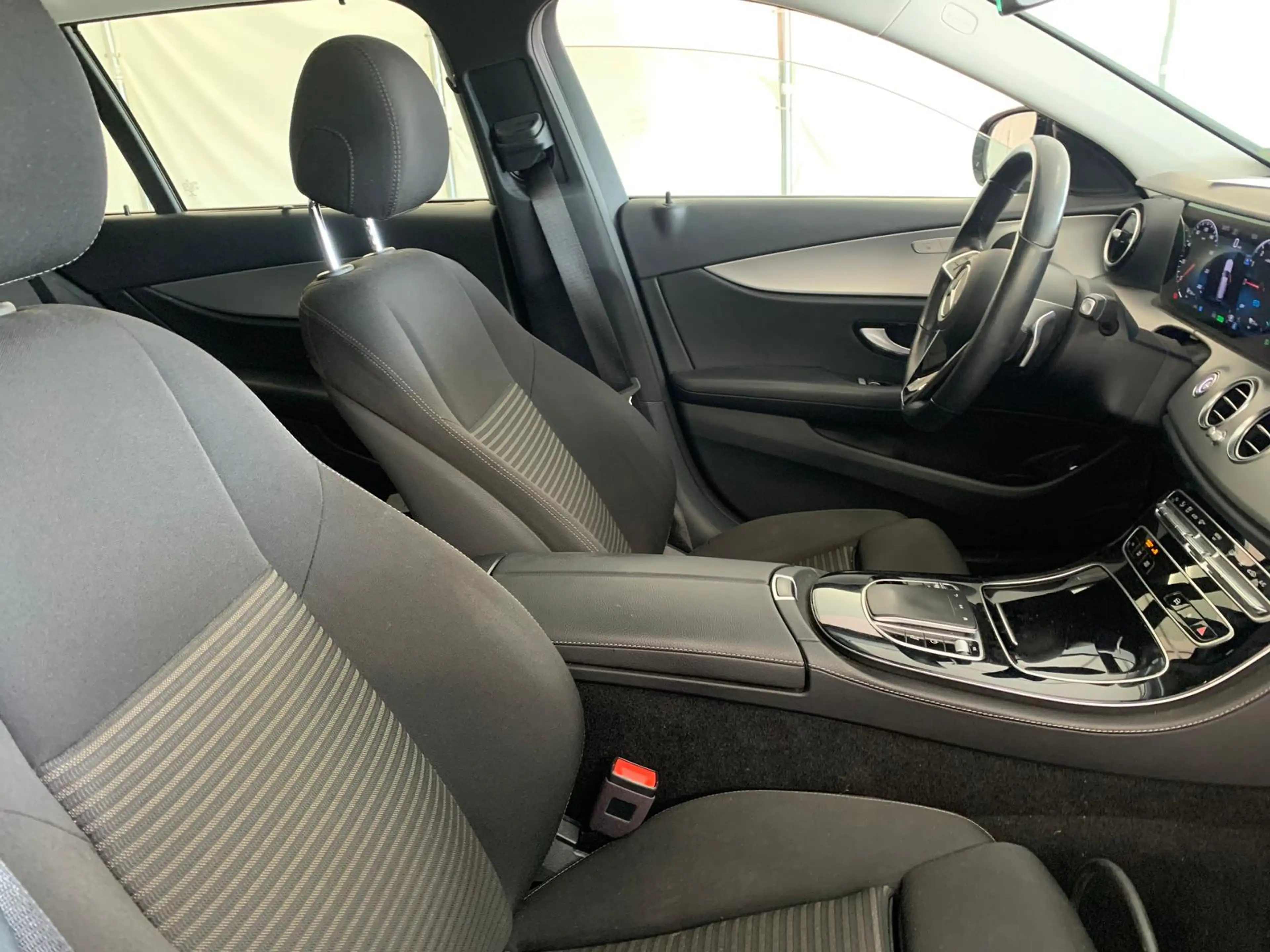 Mercedes-Benz E 300 Avantgarde 18" Unfallfrei Widescreen Distr — photo 3