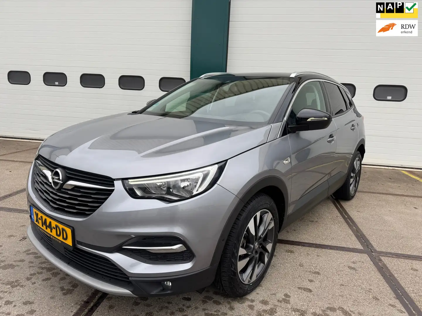Opel Grandland X 1.2 Turbo Innovation Nieuwst. ! 107Dkm ! Gris - 1