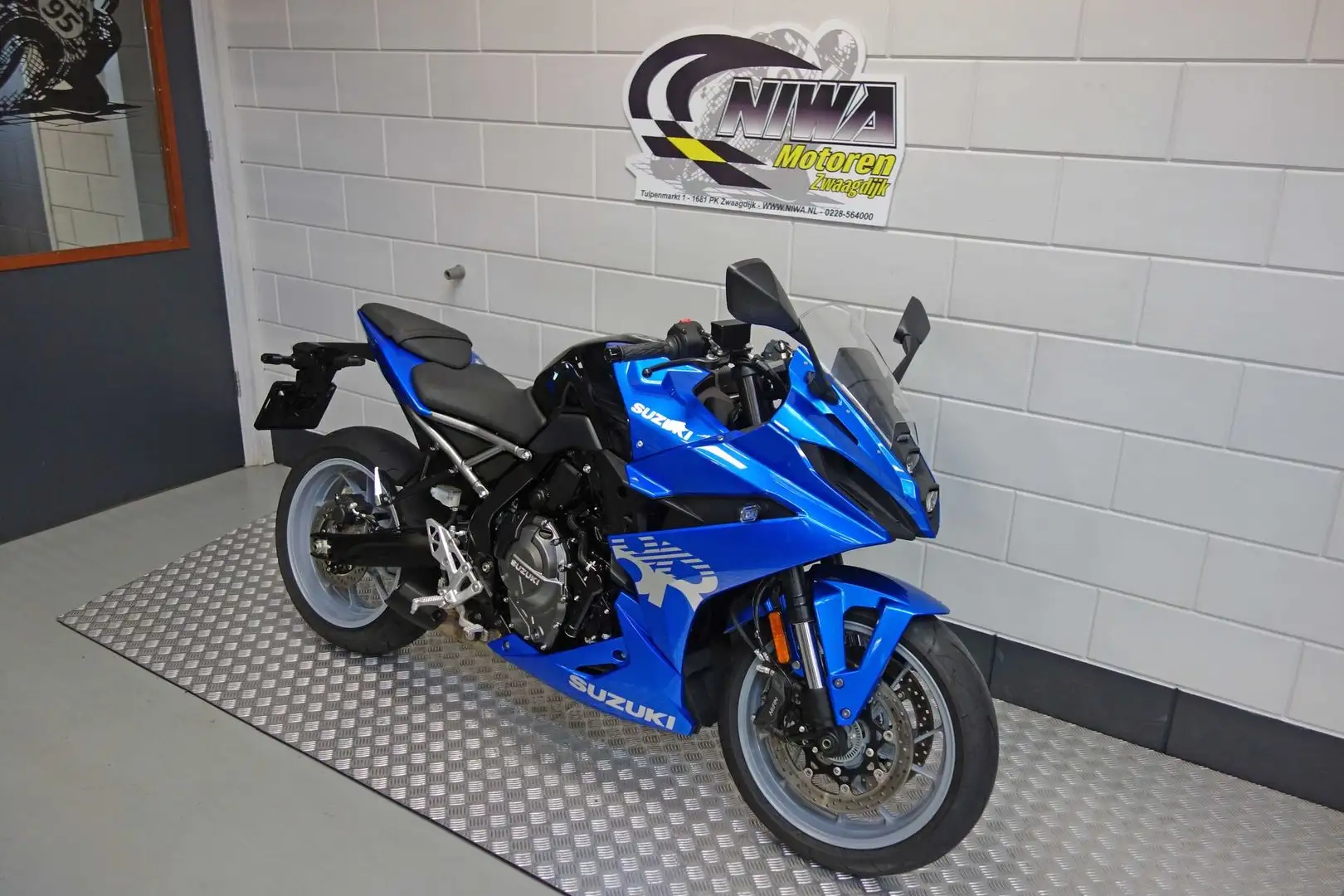 Suzuki GSX 8R Blauw - 2