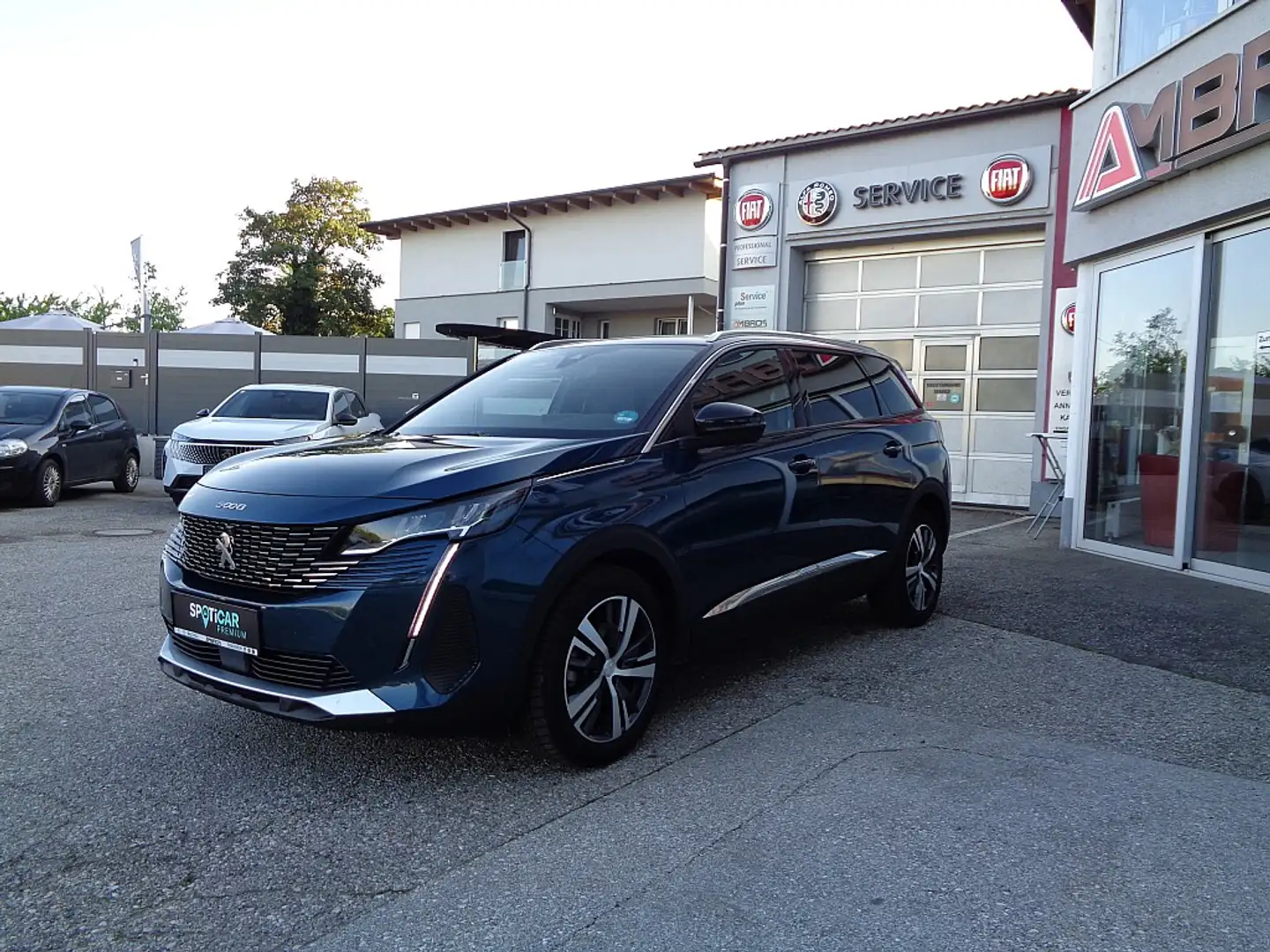 Peugeot 5008 1,5 BlueHDI 130 S&S EAT8 Allure Automatik DIESEL Blau - 1