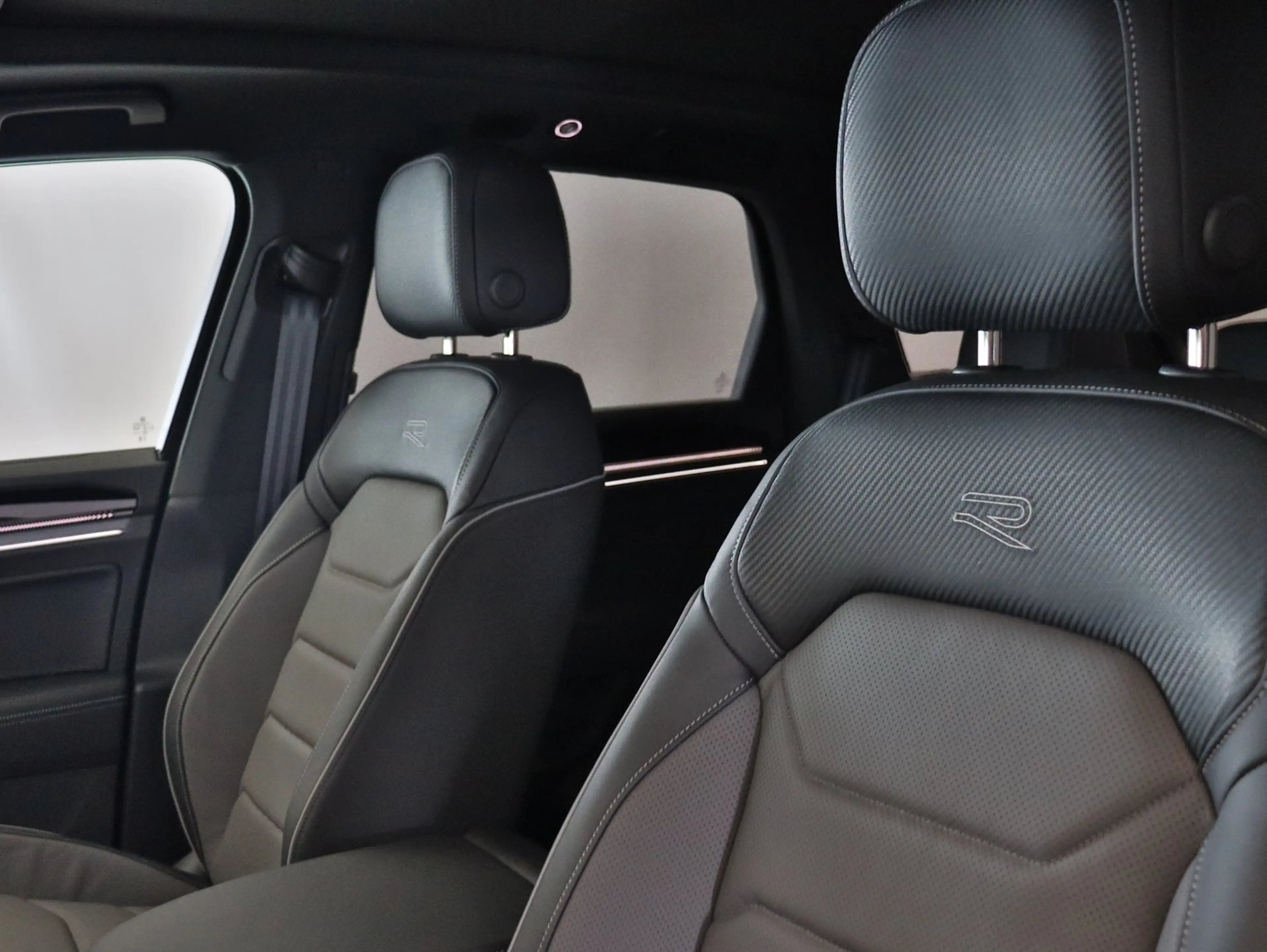 Volkswagen Touareg R-Line TDI+AHK+PANO+DYNA+BLACKSTYL+LUFT — photo 3