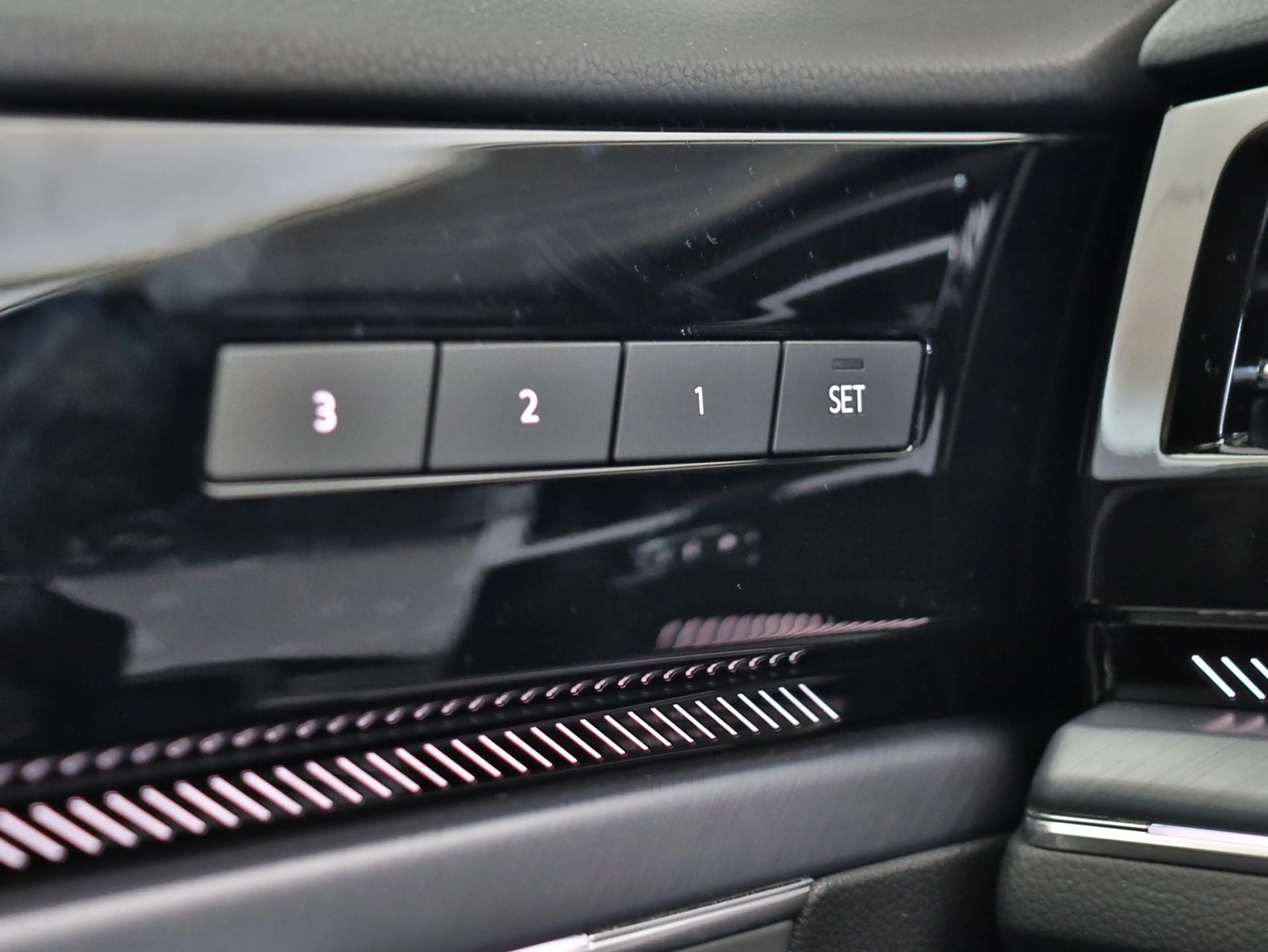 Volkswagen Touareg R-Line TDI+AHK+PANO+DYNA+BLACKSTYL+LUFT — photo 13