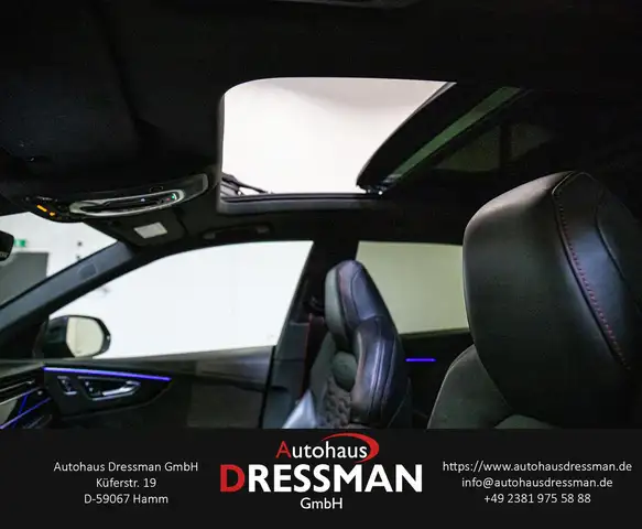 Audi RS Q8 view 11