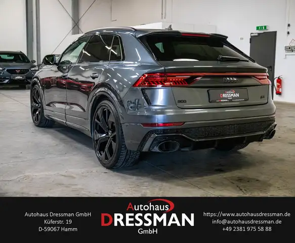 Audi RS Q8 view 7