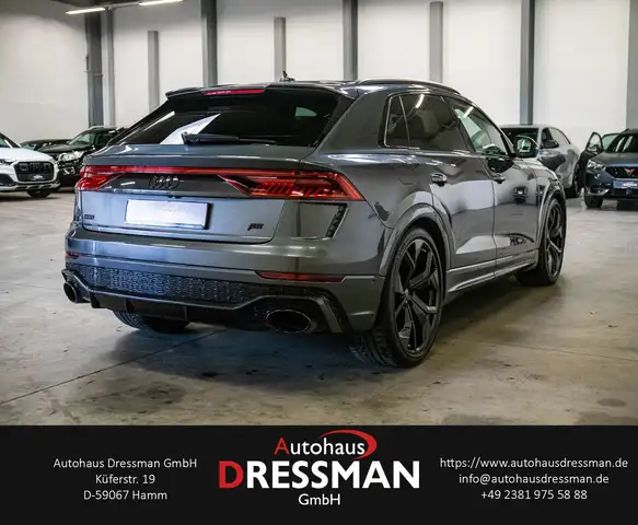 Audi RS Q8 view 5