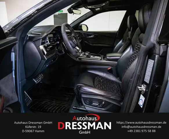 Audi RS Q8 view 10