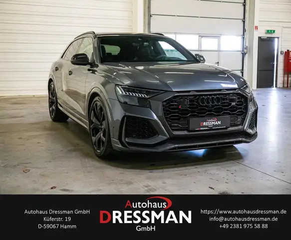 Audi RS Q8 view 3