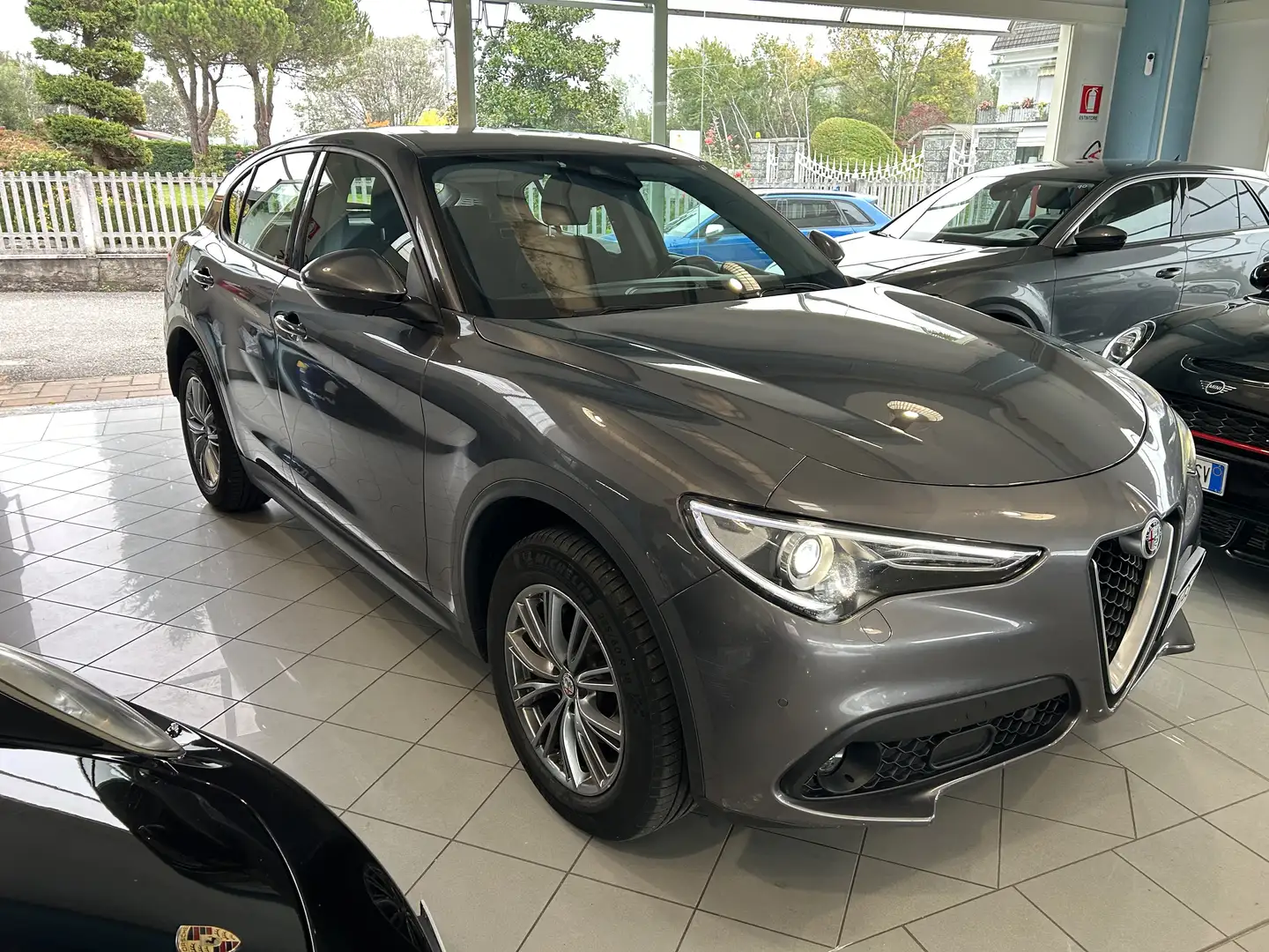 Alfa Romeo Stelvio Stelvio 2.2  Business Q4 180cv auto Gris - 2