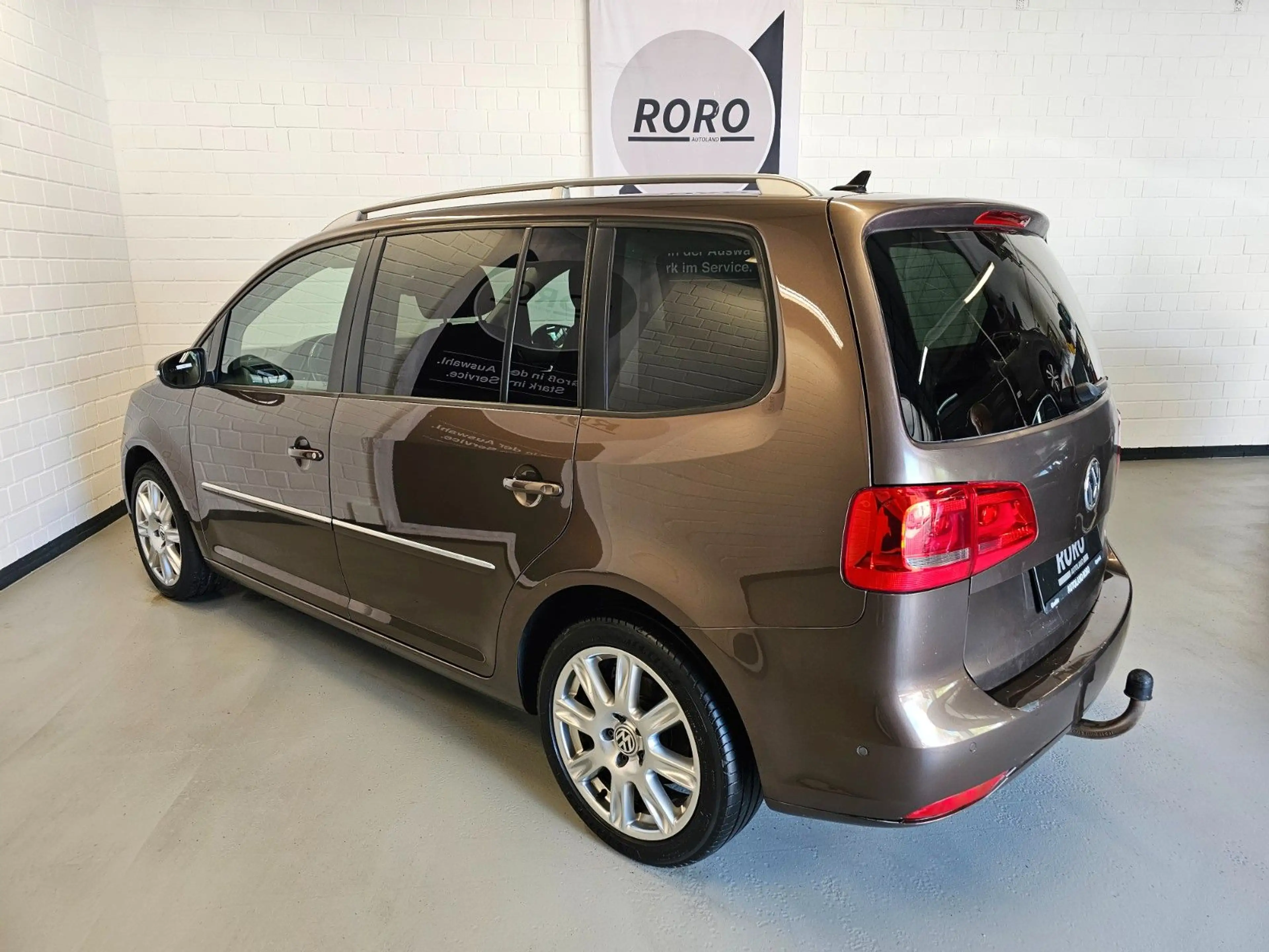 Volkswagen Touran 2.0 TDI DSG Highline +NAV/PANO/KAM/AHK/7S — photo 6
