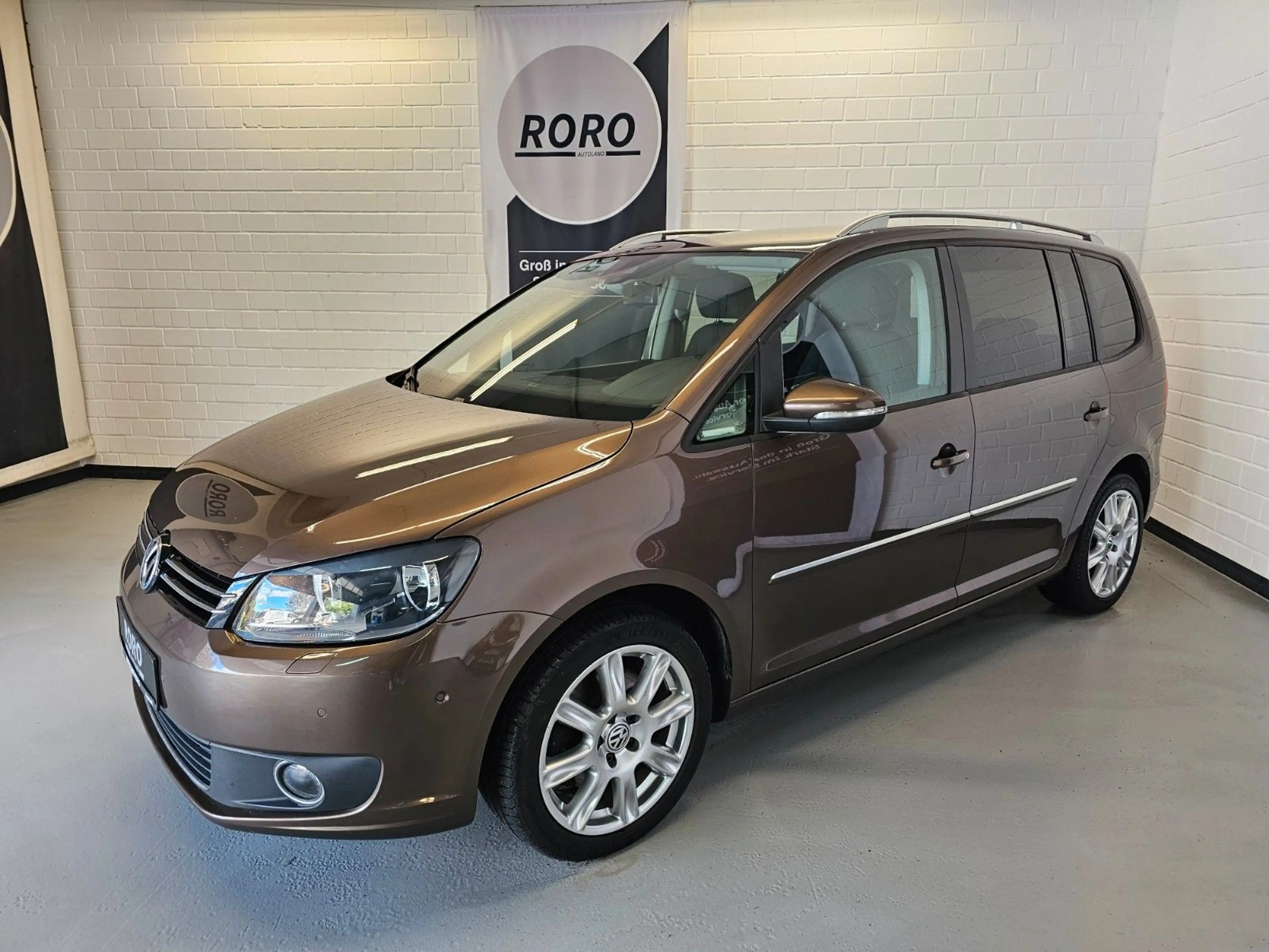 Volkswagen Touran 2.0 TDI DSG Highline +NAV/PANO/KAM/AHK/7S — photo 2