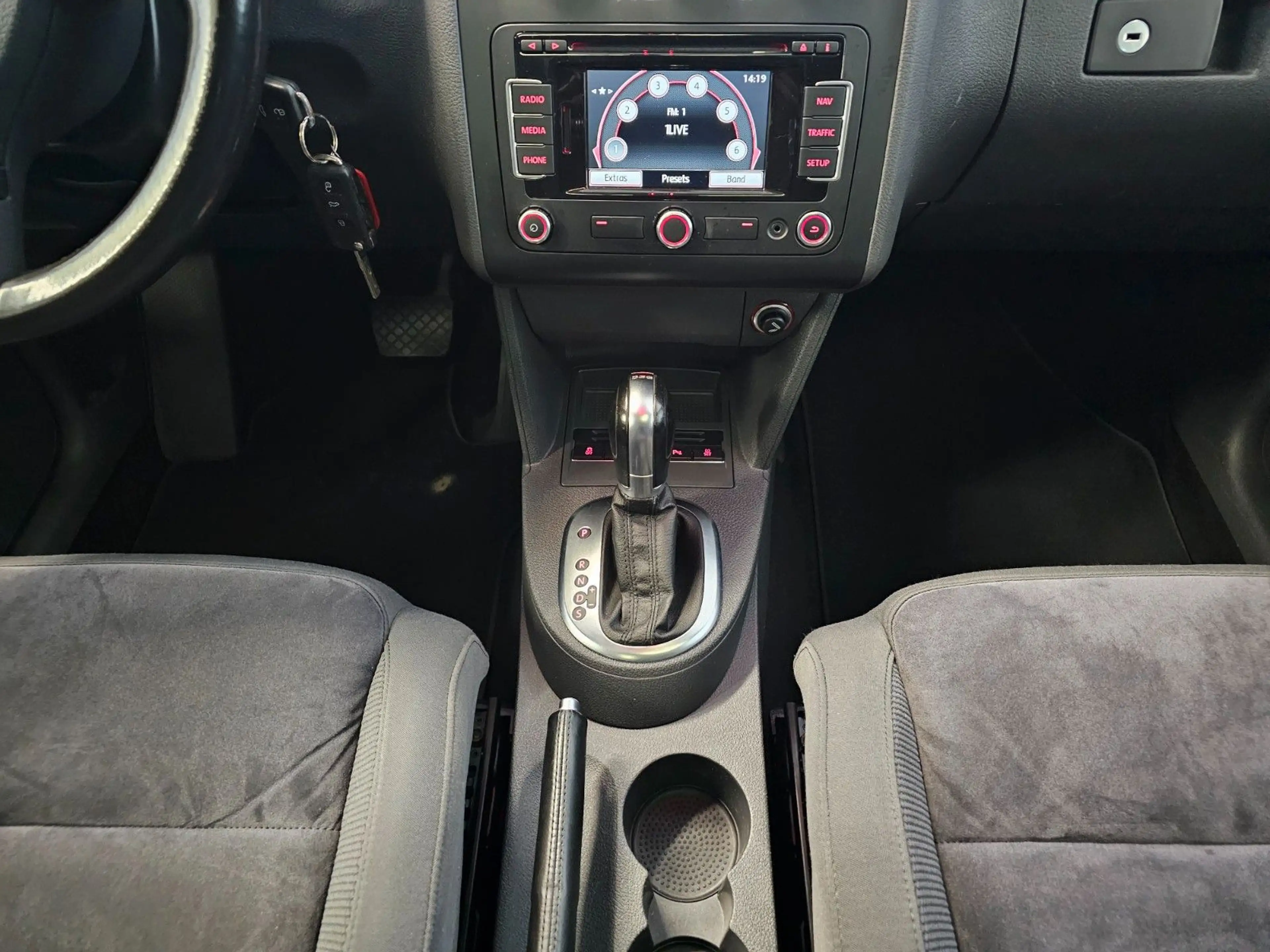 Volkswagen Touran 2.0 TDI DSG Highline +NAV/PANO/KAM/AHK/7S — photo 15
