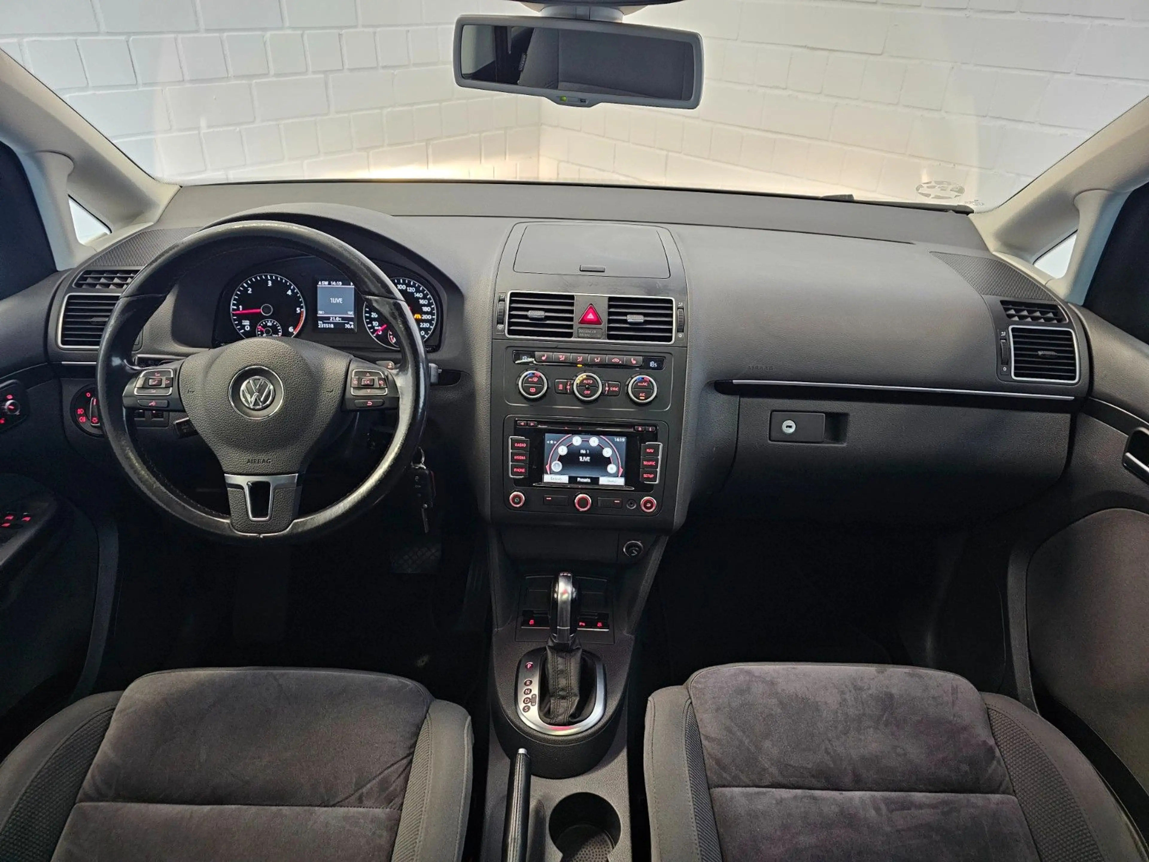 Volkswagen Touran 2.0 TDI DSG Highline +NAV/PANO/KAM/AHK/7S — photo 13