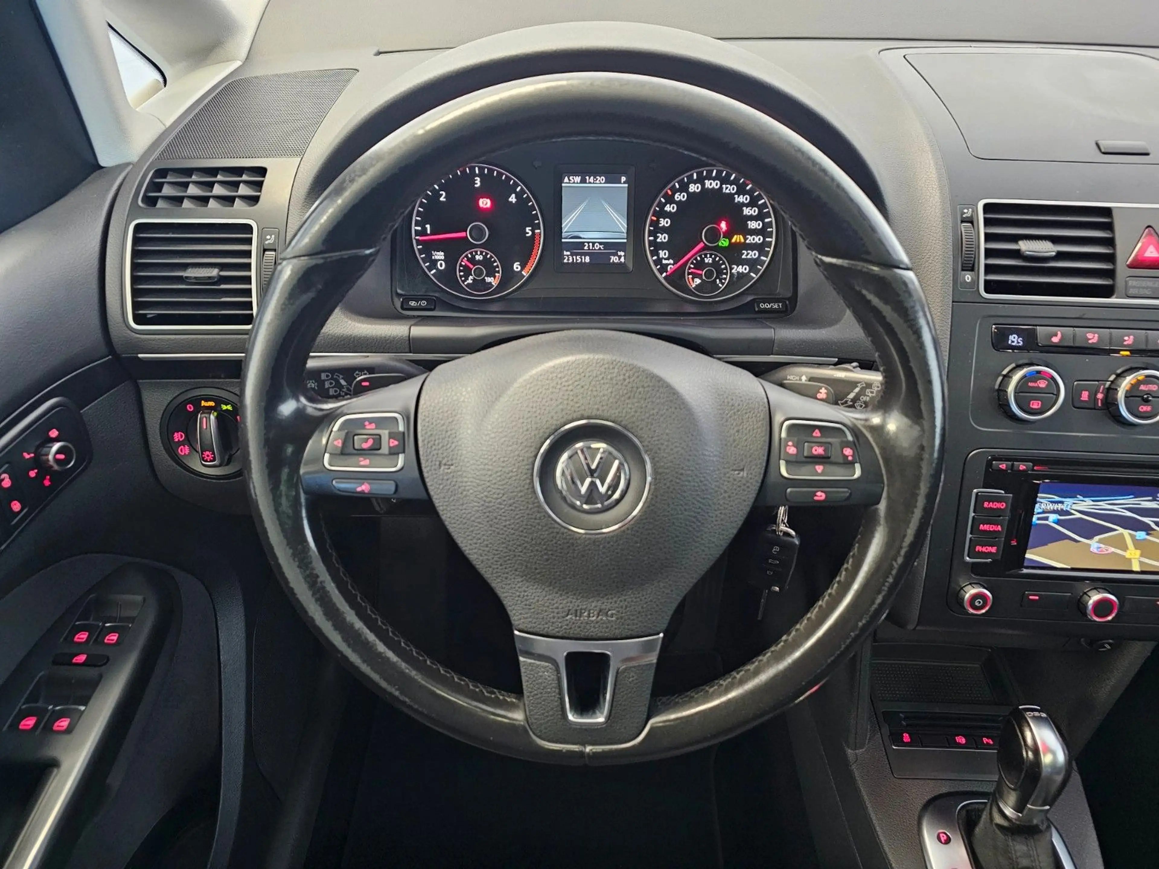 Volkswagen Touran 2.0 TDI DSG Highline +NAV/PANO/KAM/AHK/7S — photo 14