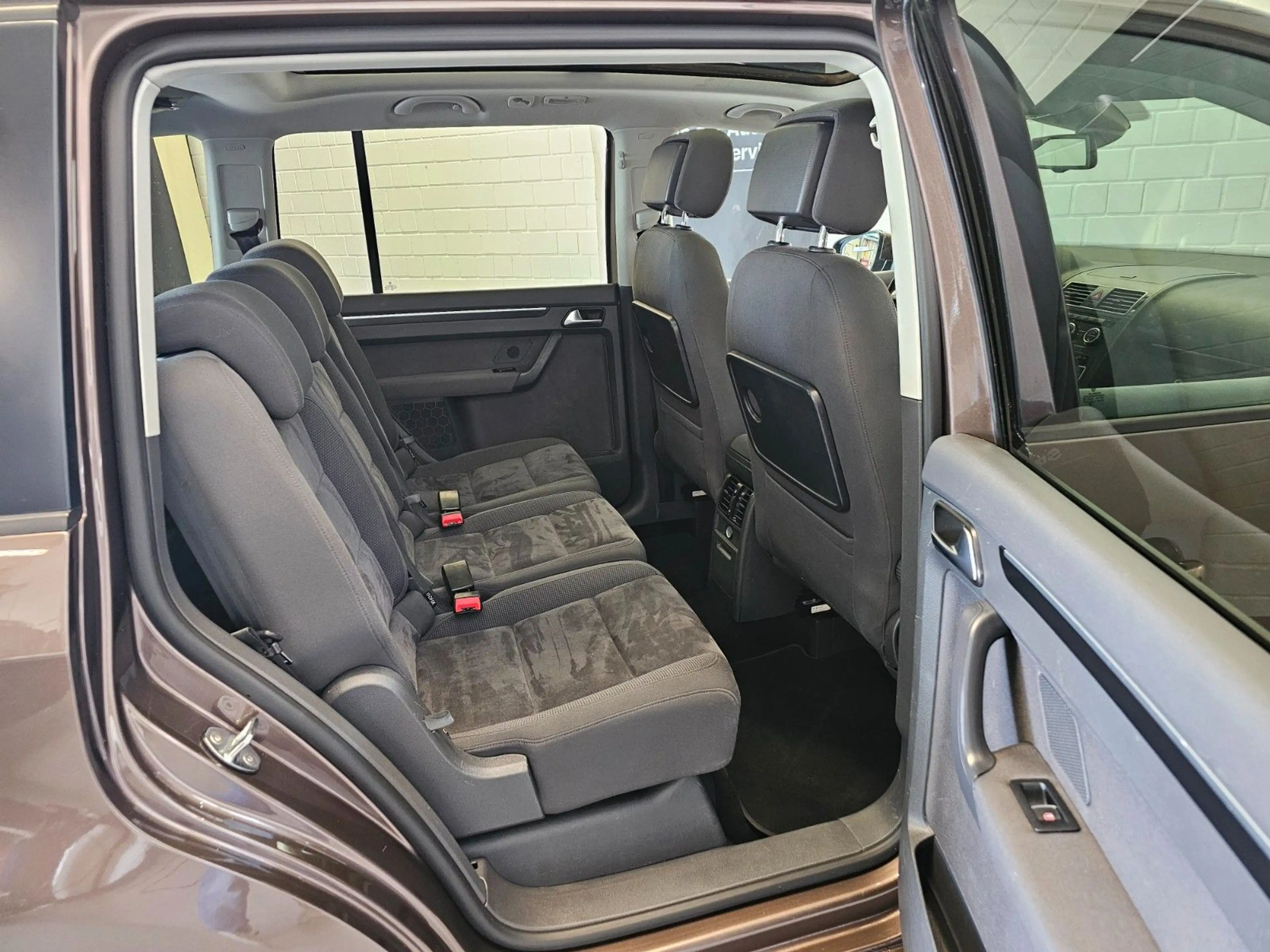 Volkswagen Touran 2.0 TDI DSG Highline +NAV/PANO/KAM/AHK/7S — photo 12