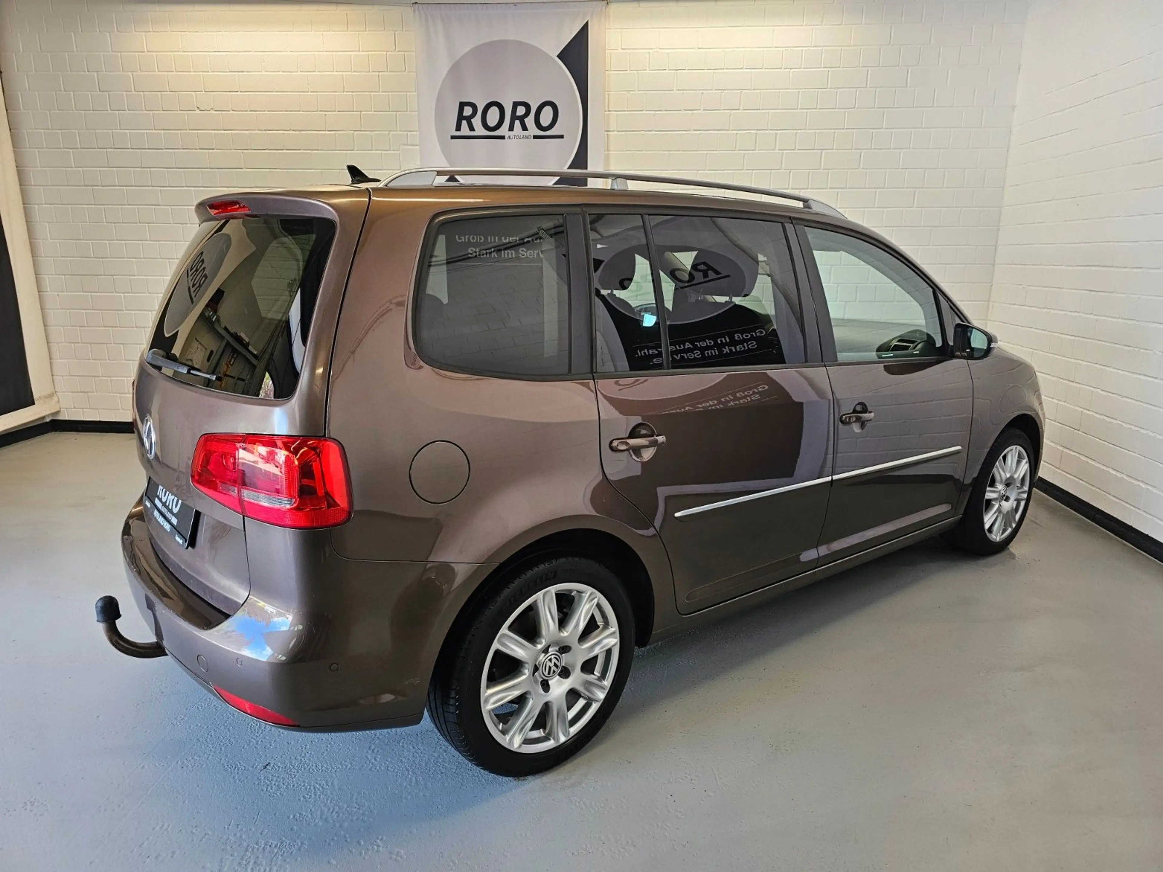 Volkswagen Touran 2.0 TDI DSG Highline +NAV/PANO/KAM/AHK/7S — photo 7