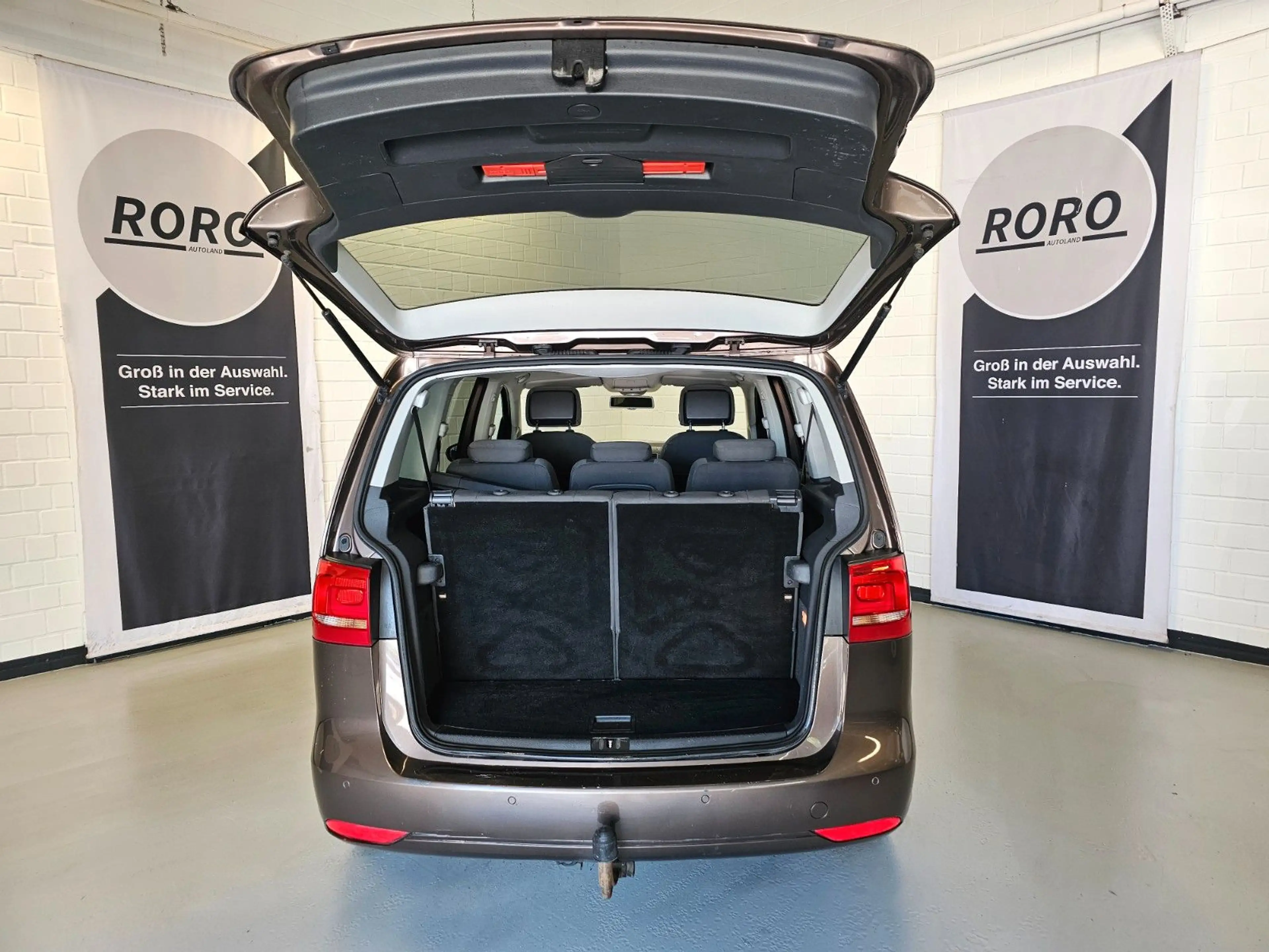 Volkswagen Touran 2.0 TDI DSG Highline +NAV/PANO/KAM/AHK/7S — photo 8
