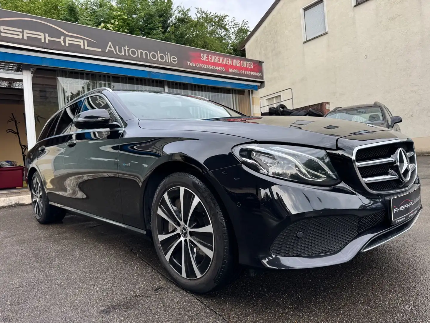 Mercedes-Benz E 300 de*9G-Tronic*Avantgarde*LED*AHK*1. Hand* Noir - 2