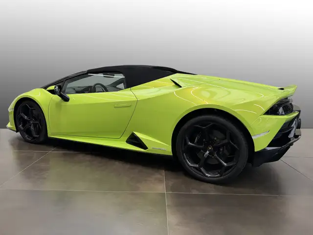 Lamborghini Huracan view 6