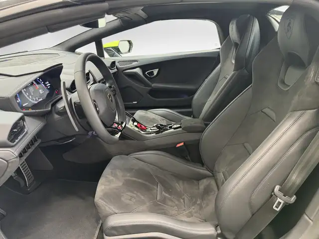 Lamborghini Huracan view 7