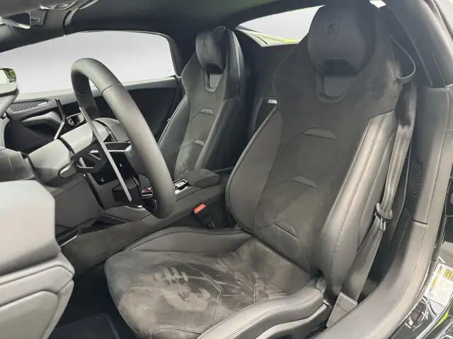 Lamborghini Huracan view 8