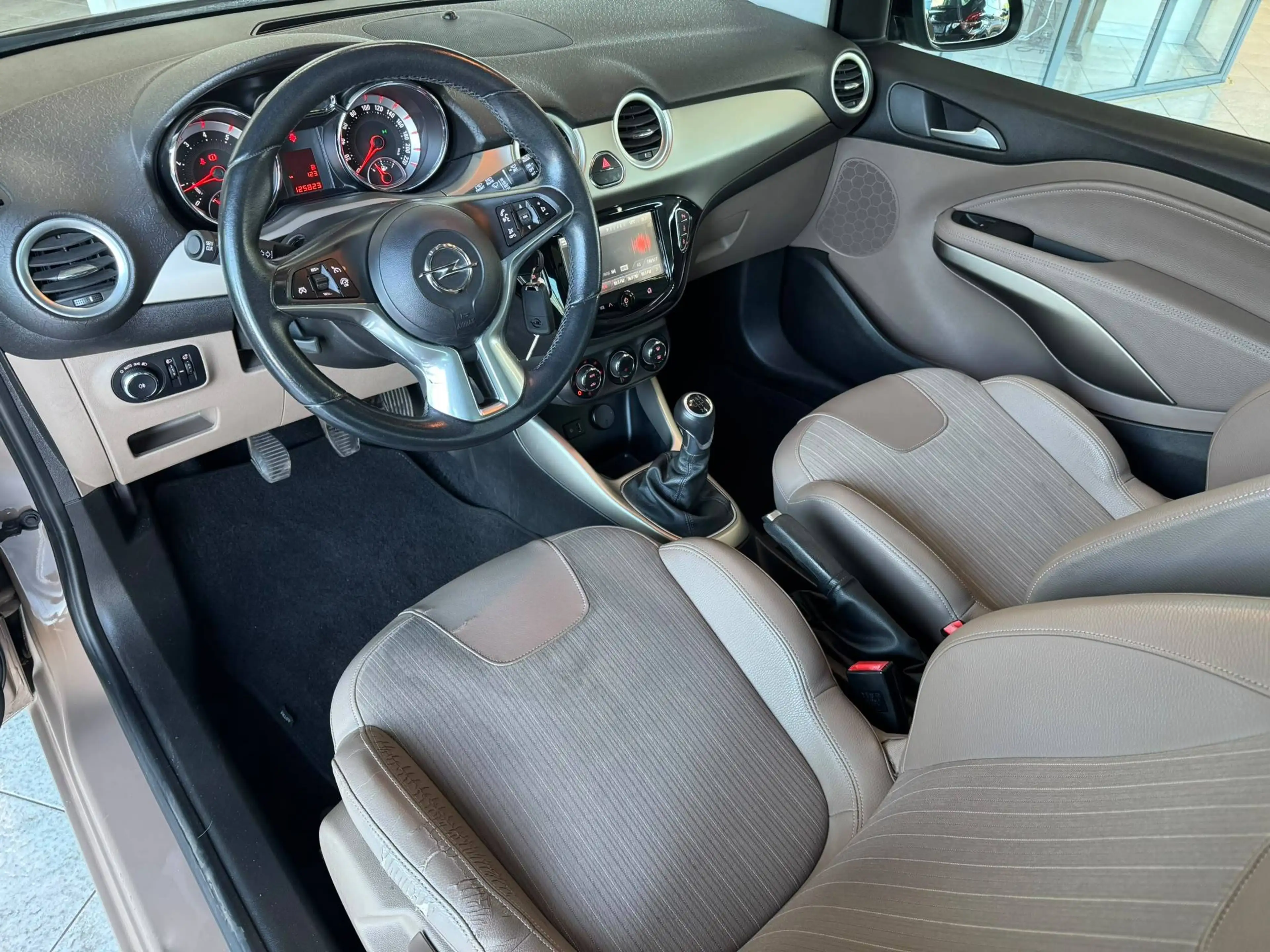 Opel Adam 🟩1.2 ESSENCE 69CV - AIRCO - CRUISE - ECRAN — photo 7