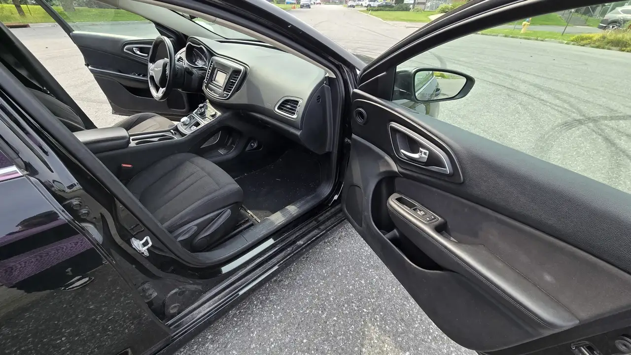 Chrysler 200 снимка Chrysler 200
