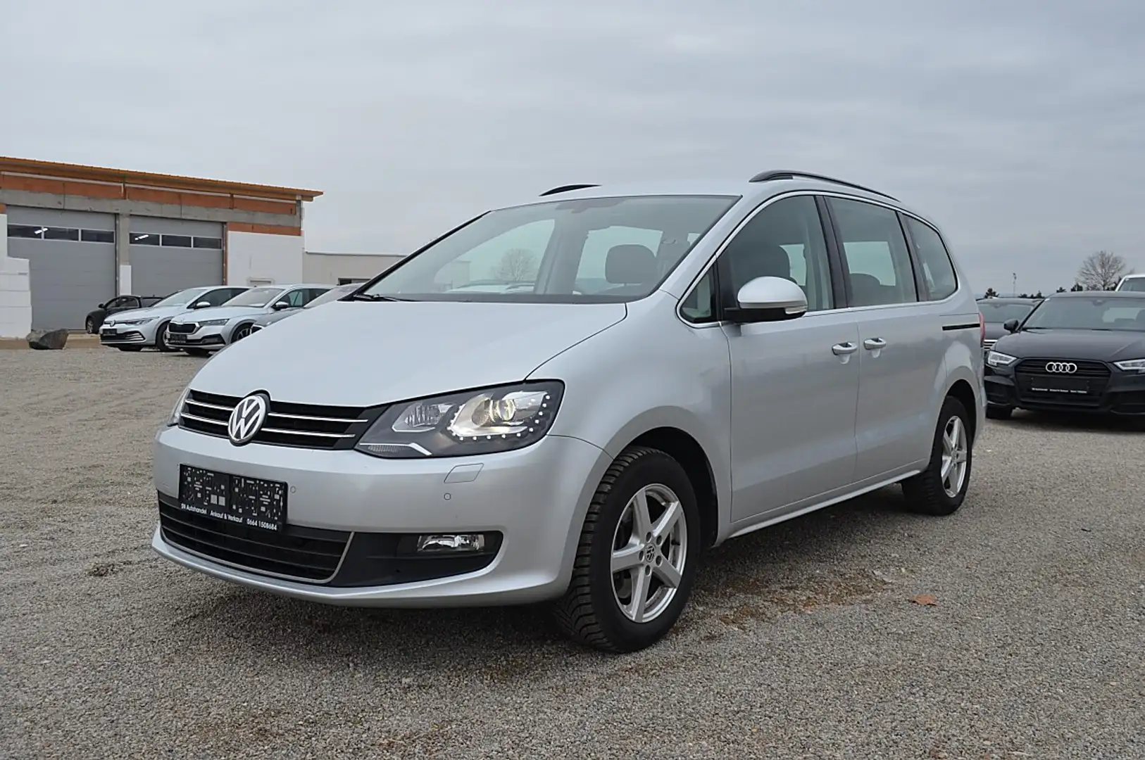 Volkswagen Sharan Business SCR 2,0 TDI DSG 7 Sitzer Grau - 2